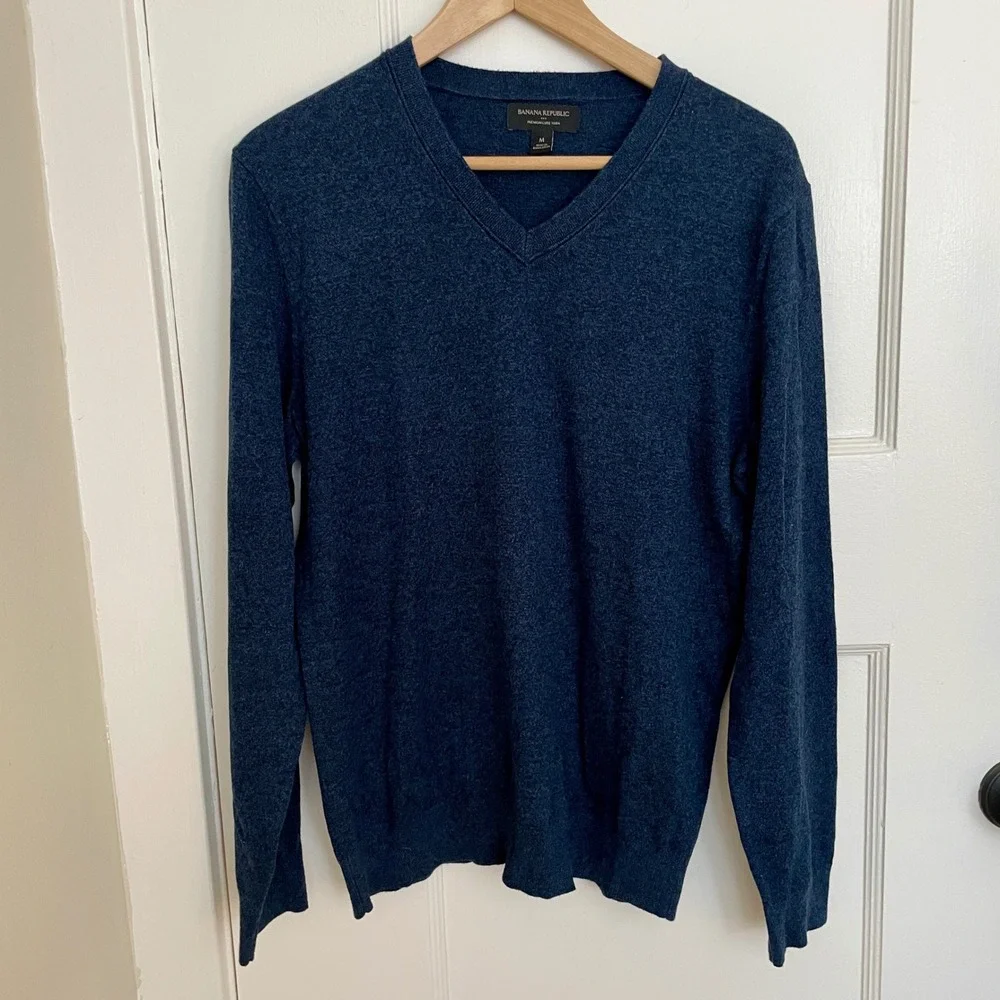 Banana Republic Mens Blue V Neck Long Sleeve‎ Sweater, Premium Luxe Yarn